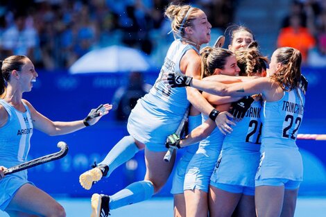 Con heroína incluida, Las Leonas otra vez semifinalistas (Fuente: AFP)