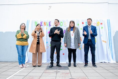 Julián Álvarez encabezó el acto de inicio de la doble escolaridad en la Escuela Primaria N° 69 de Lanús Oeste