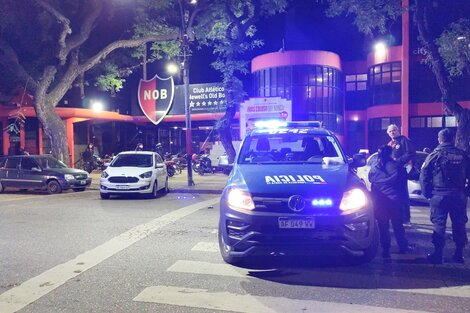 Dos hombres en una moto tiraron a la entrada del club (Fuente: Sebastián Granata)