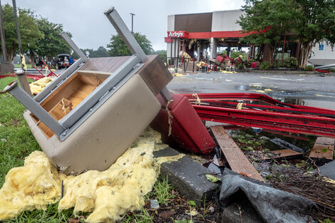 Un muerto e inundaciones por tornados en Carolina del Norte