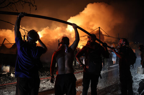 Más de 50.000 evacuados y 10.000 hectáreas quemadas en el incendio que amenaza Atenas