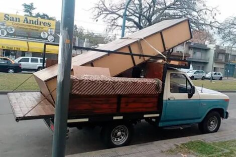 Contrataron un flete para vaciar una casa