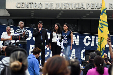 El padre de Bocacha en un acto frente al Centro de Justicia Penal.