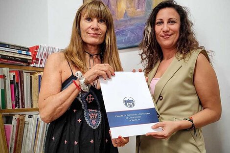 La ministra de Cultura Susana Rueda y la diputada Varinia Drisun.