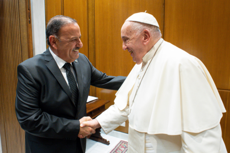 Ricardo Quintela le presentó al Papa Francisco la Reforma Constitucional de La Rioja y la Renta Básica Universal