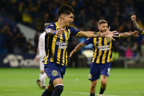 Juancito Giménez celebra el gol del triunfo. (Fuente: Sebastián Granata)