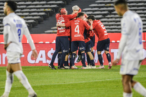 Festejo rojo ante la desazón tomba. (Fuente: Fotobaires)