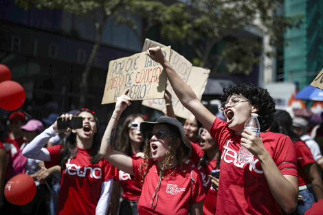 Masiva marcha en Costa Rica en defensa de la educación pública