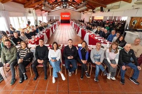 El Consejo del Partido Socialista reunido en Oliveros