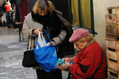 El deterioro del poder adquisitivo del haber mínimo se profundiza por el congelamiento del bono en 70.000 pesos desde abril.