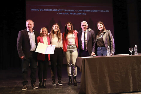 La primera clase se realizó en el Teatro "La Comedia".