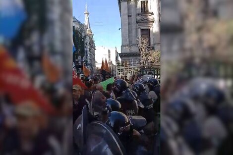 Represión en las afueras del Congreso