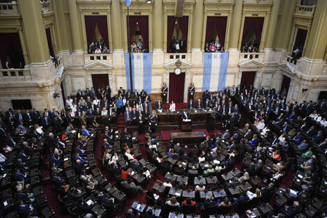 En el Parlamento lo toman con un show del jefe de Estado