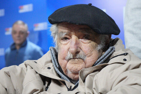 Pepe Mujica fue operado y seguirá internado