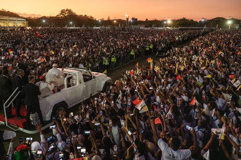 El Papa se da un baño de masas en Timor Oriental