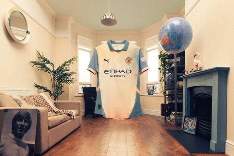 Manchester City revela camiseta homenaje por el aniversario del primer disco de Oasis