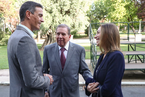 González Urrutia se reunió con Felipe González y Mariano Rajoy en España