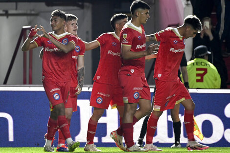 Herrera festeja el segundo del Bicho. Metió dos.