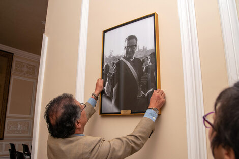 Petro colgó una foto inédita de Salvador Allende en la Casa de Nariño