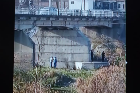 Encontraron una mujer sin vida en el puente del barrio Santa Lucía