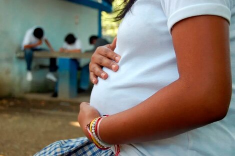 El 58% de las adolescentes madres de entre 15 y 19 años no asisten a la escuela