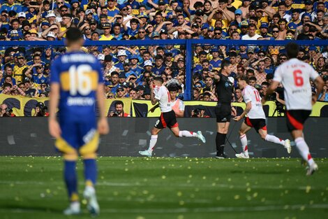 Lanzini festeja el gol del triunfo