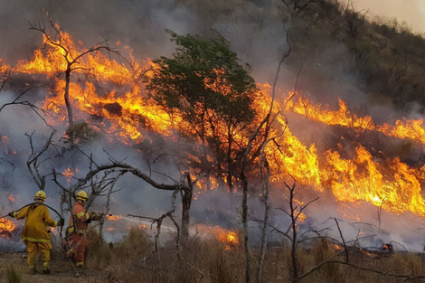 En las sierras, al fuego no hay quien lo pare