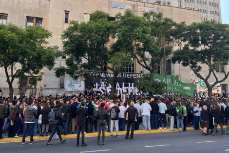 Poner la cara ante la crisis: el Hospital de Clínicas rechaza pacientes por falta de presupuesto