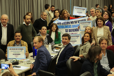 Sin tener los votos asegurados, el Gobierno inició el debate en Diputados para rematar Aerolíneas Argentinas