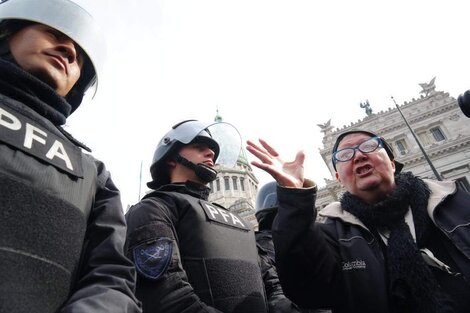 Forcejeos y empujones en la marcha de los jubilados