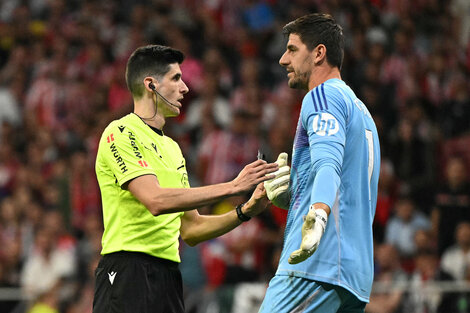 En Europa también pasa: así se suspendió temporalmente el derbi entre Real Madrid y Atlético por agresiones a Thibaut Courtois