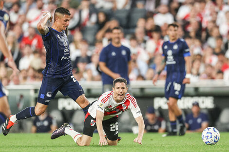 River no le encontró la vuelta y perdió con Talleres