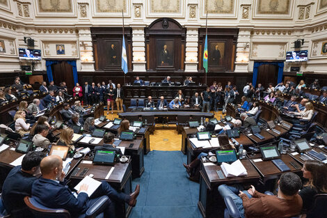 Los bloques del peronismo se congregan en defensa de la dos veces Presidenta. 