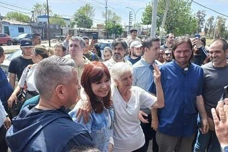 Sorpresiva visita de Cristina Kirchner a una parroquia de La Matanza