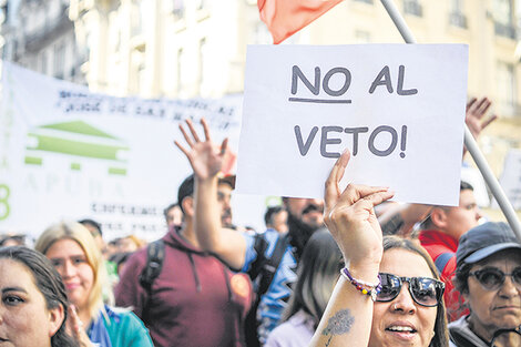 Una multitud contra los vetos de Milei