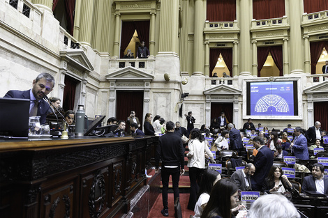 La oposición se prepara para impulsar una reforma que limite los DNU