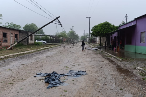 Un temporal causó destrozos en Isla de Cañas 