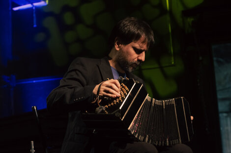 Julio Coviello toca obras de música clásica en el ciclo "Noches de bandoneón" 