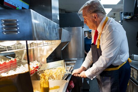 Elecciones en EEUU: Trump se "burla" de Kamala Harris trabajando en McDonald’s