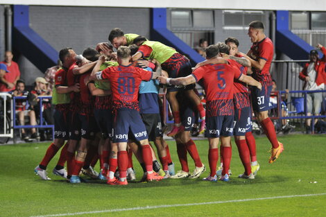 San Lorenzo festejó en el debut de Miguel Russo