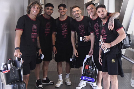 Los jugadores de Lanús camino a Belo Horizonte.