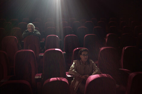 Los protagonistas se conocen en un cine y luego se encuentran todos los jueves a la tarde en un bar.  (Fuente: Prensa)