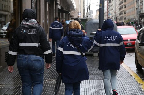 Trabajadores de la AFIP resisten ante el cierre del organismo y la ola de despidos.