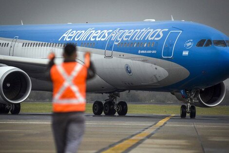 Los trabajadores de Aerolíneas que habían asistitido a la reunión pidieron queno "rifaran" la empresa.