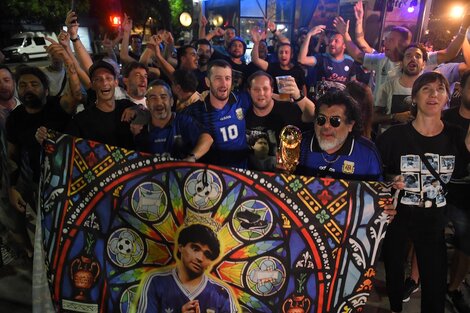 Una navidad maradoniana en un bar porteño