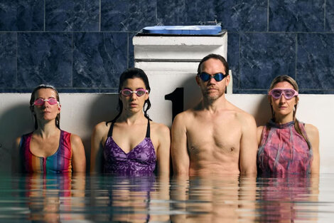 Maricel Santin, Ariadna Asturzzi, Juan Gil Navarro y Carolina Vilar, subacuáticos.