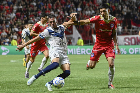 Liga Profesional: Argentinos igualó sobre el final con el líder Vélez 