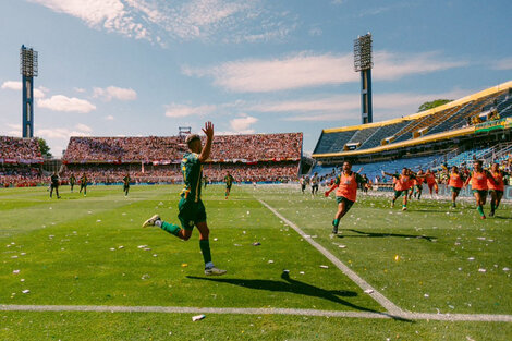 Aldosivi volvió a Primera: le ganó la final 2 a 0 los tucumanos en Rosario