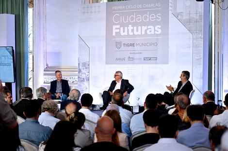 El intendente Julio Zamora encabezó el cierre del ciclo de charlas Ciudades Futuras