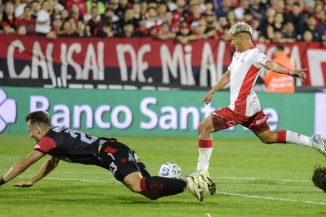 Ramírez remata en el segundo gol de Huracán